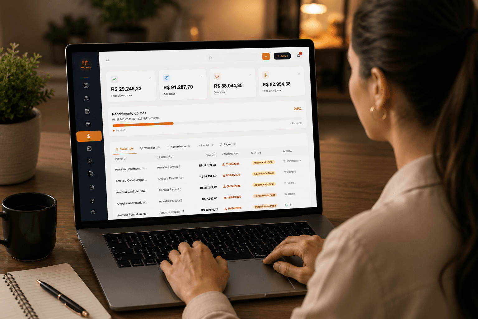 Gestora analisando resultados financeiros do buffet com clareza